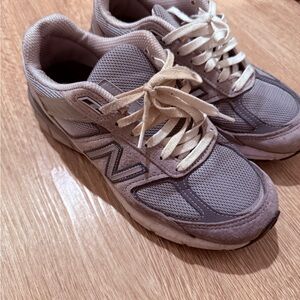 New Balance Light Gray Athletic Shoes Women’s size 8